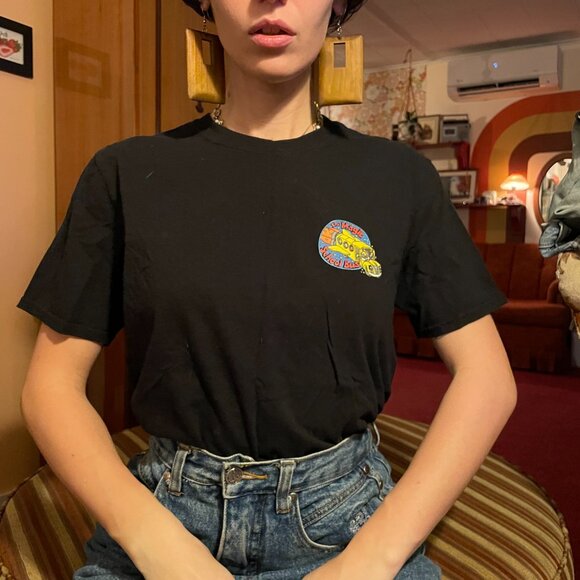 Black double graphic Magic school bus short sleeved shirt! - Picture 2 of 13